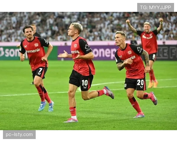 德甲赛场再现门将直接进球，勒沃库森门将在补时阶段头球扳平